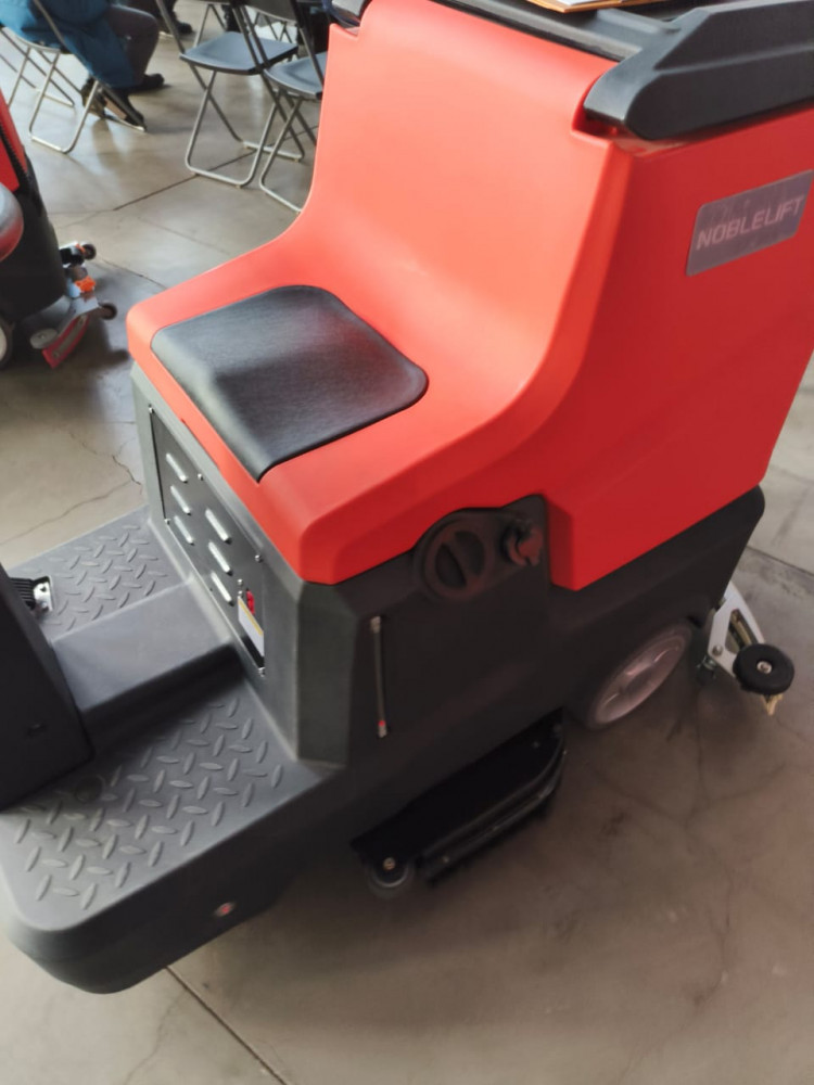 Поломоечная машина Noblelift (Ноблелифт) NR810